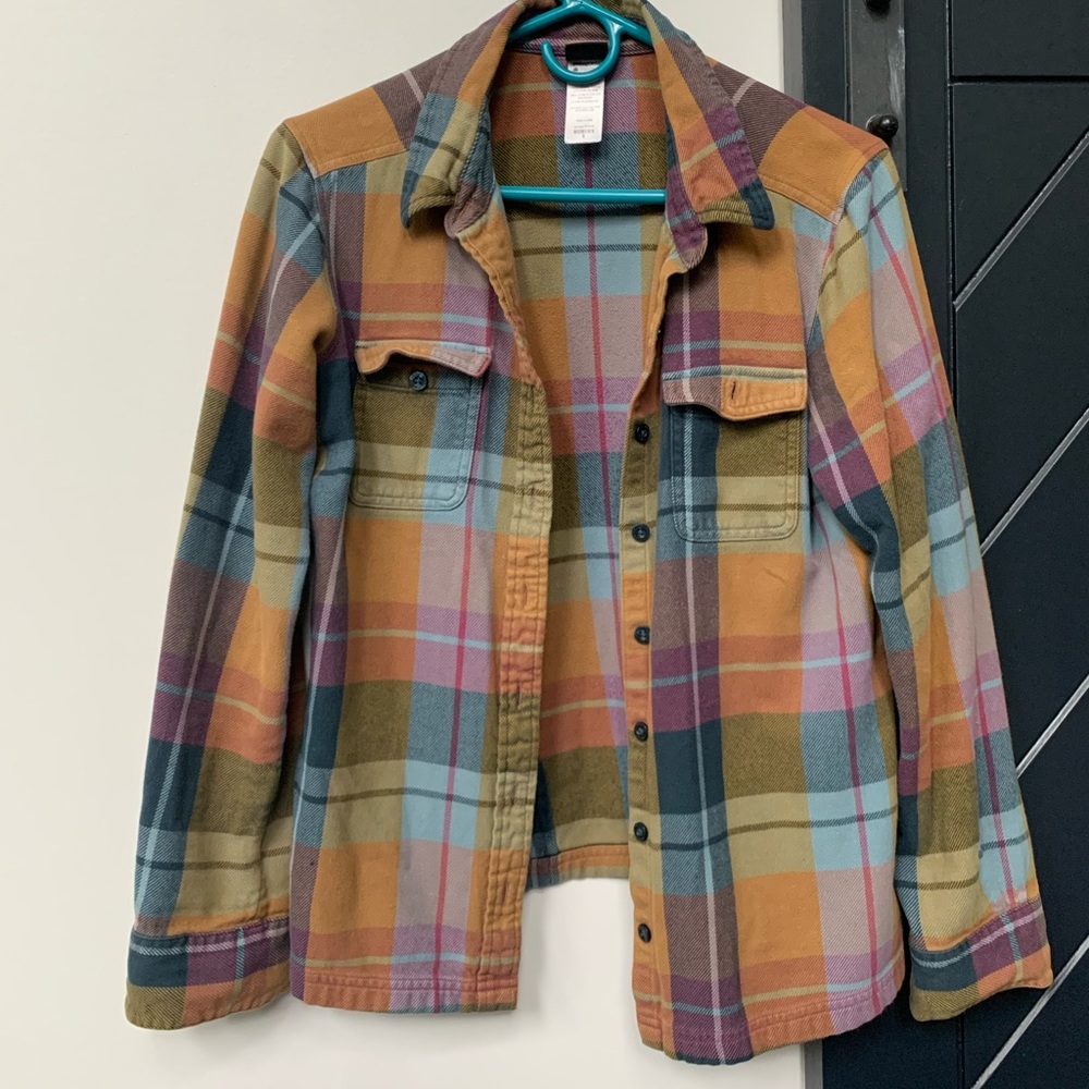 Patagonia women’s flannel in great condition